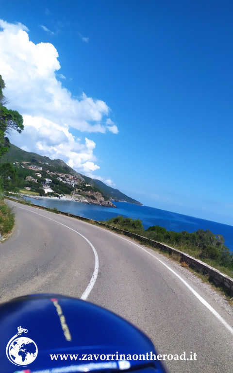 vista panoramica di Sisco lungo la D80 in Corsica