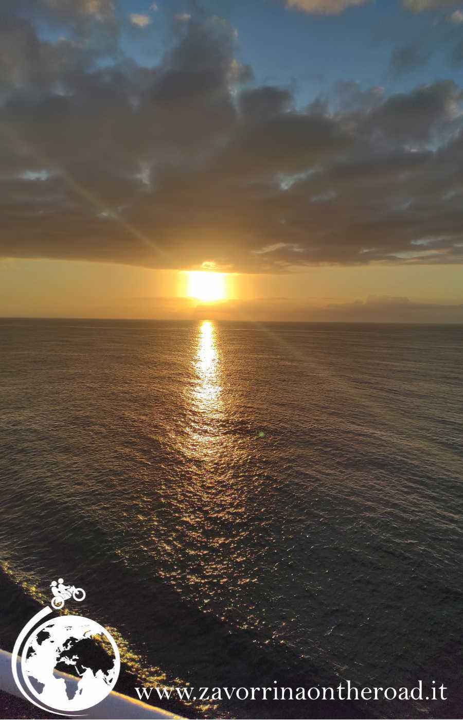 alba dal traghetto da Napoli a Palermo